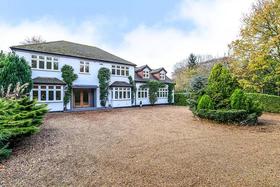 5 bedroom Detached f...